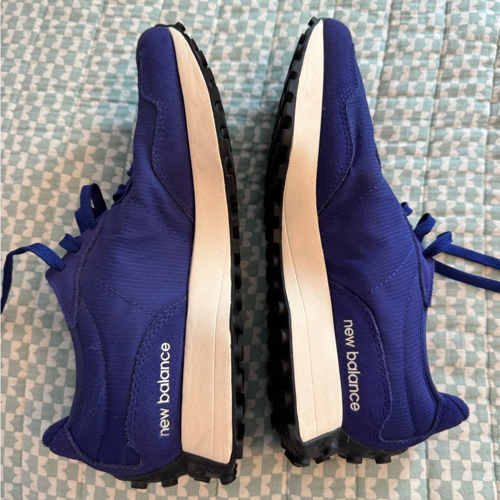 New Balance 327 Victory Blue Men's size 9 (Women’s 11)